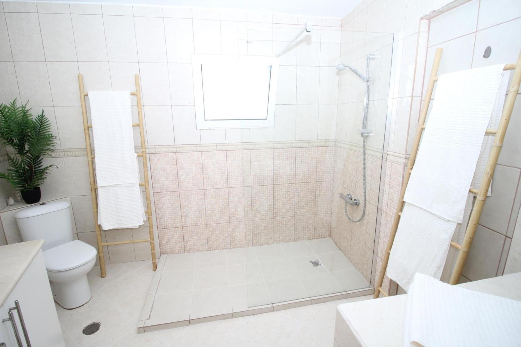 Villa Arriba Фуeнхирола Екстериор снимка